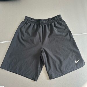 Men's Nike Training Shorts, Size Medium